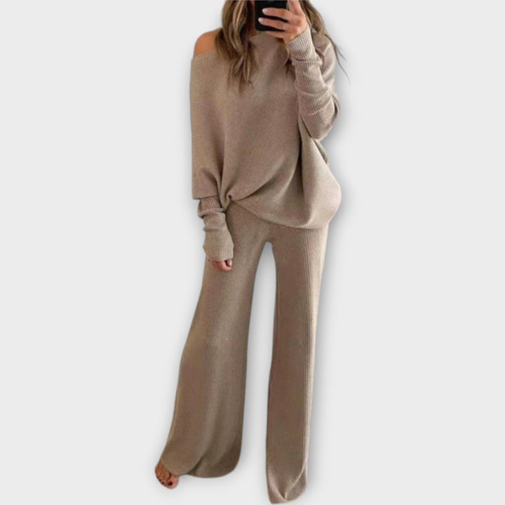 Compleu tricotat cu pantaloni largi și pulover confortabil