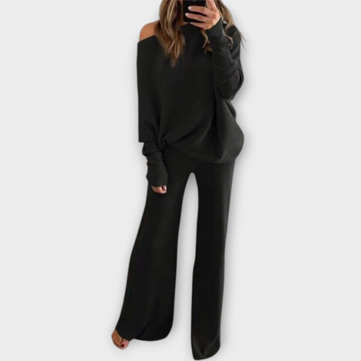 Compleu tricotat cu pantaloni largi și pulover confortabil