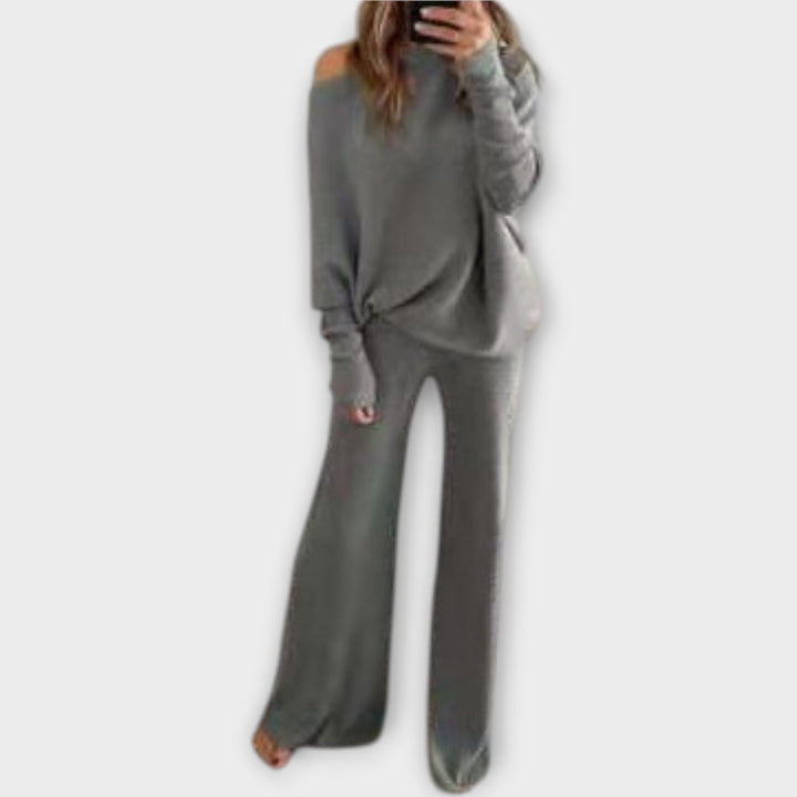 Compleu tricotat cu pantaloni largi și pulover confortabil