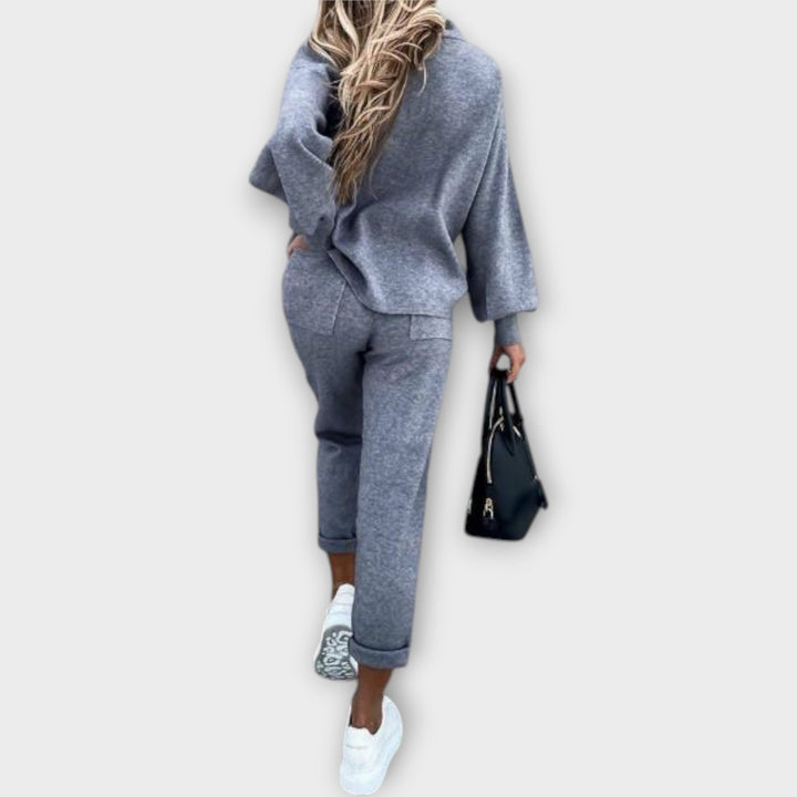Set cu Design Elegant și Confortabil