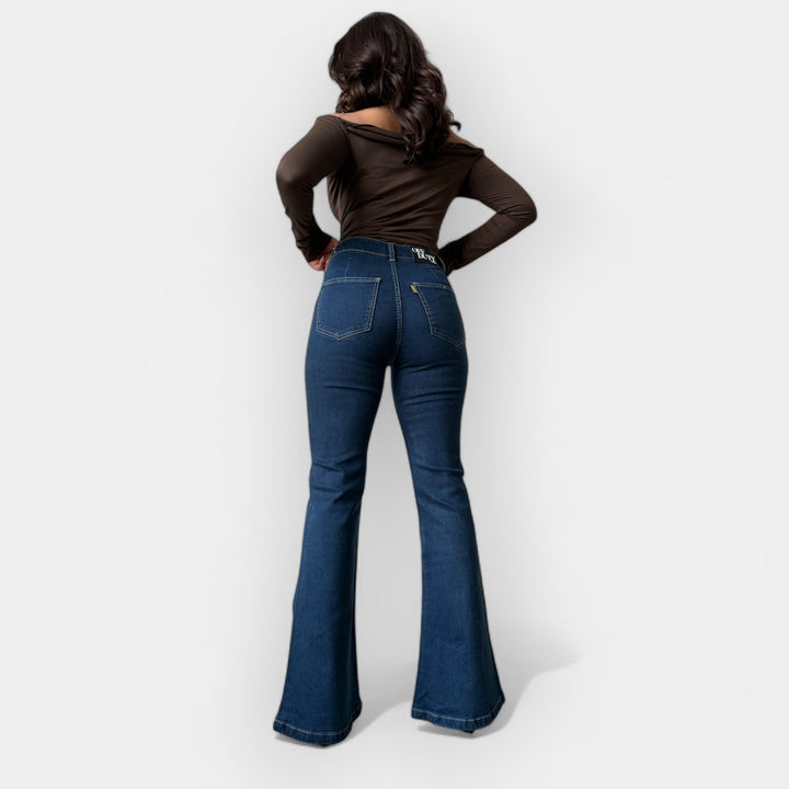 "Jeans Flare cu Talie Înaltă" can be rewritten as "Jeans Flare cu Talie Înaltă pentru Un Look Elegant".