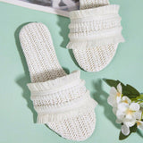 Rikke - Pantofi Pompon