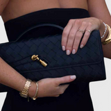 Valeria - Geantă Clutch Melanie cu Detaliu Aurie în Formă de Nod
